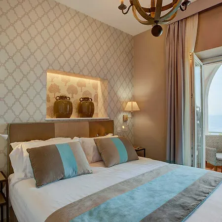 - Galidia Villa Sorrento