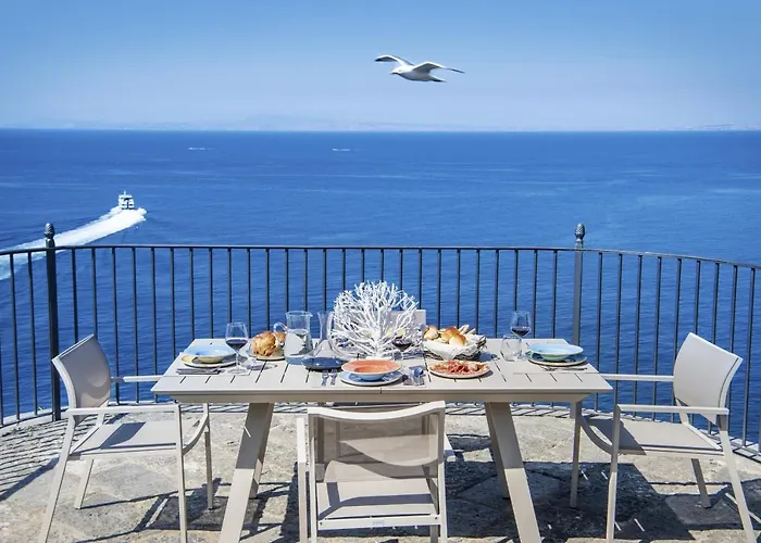 - Galidia Villa Sorrento